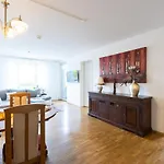 Zv2001 Private Apartments & Rooms Near Exhibition Ground
